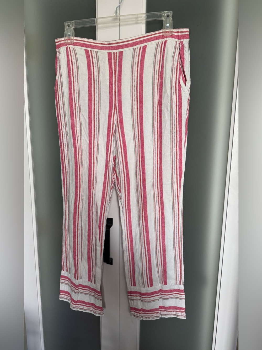 Ellen Tracy White, Grey and Red Striped Cropped Pants